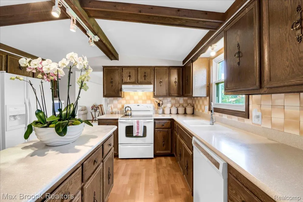 217 Stonetree Circle Rochester Hills City, MI 48309