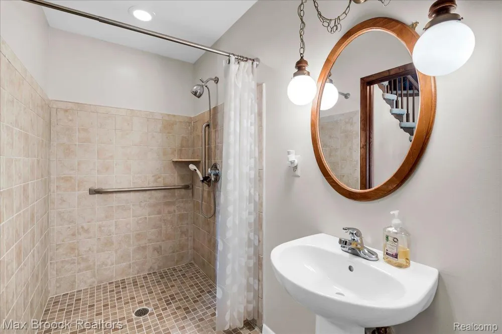 217 Stonetree Circle Rochester Hills City, MI 48309