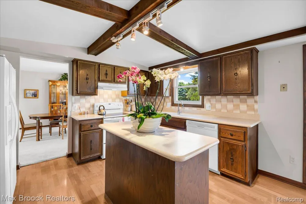 217 Stonetree Circle Rochester Hills City, MI 48309