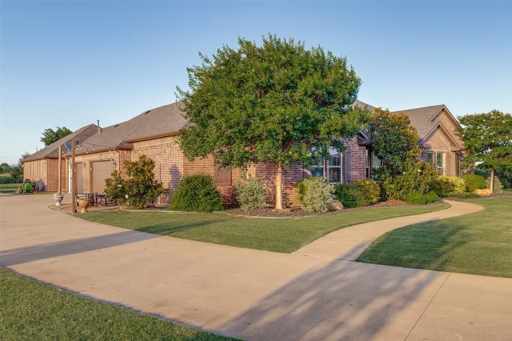 158 Whispering Winds Drive Gunter, TX 75058