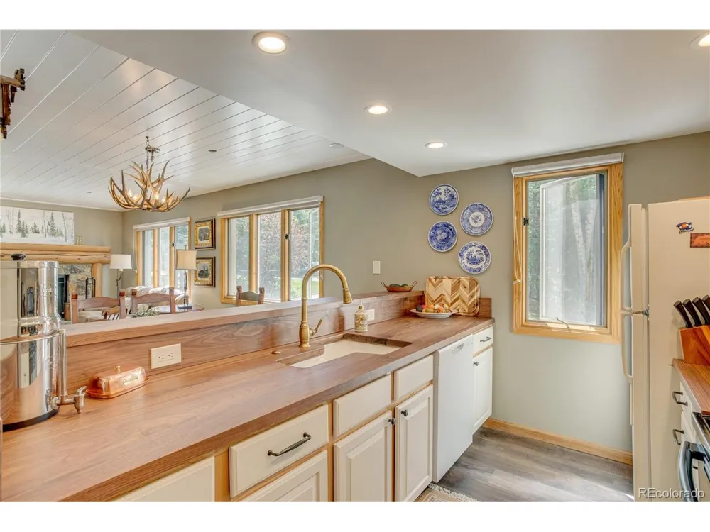 1206 Village Road #A-108 Avon, CO 81620