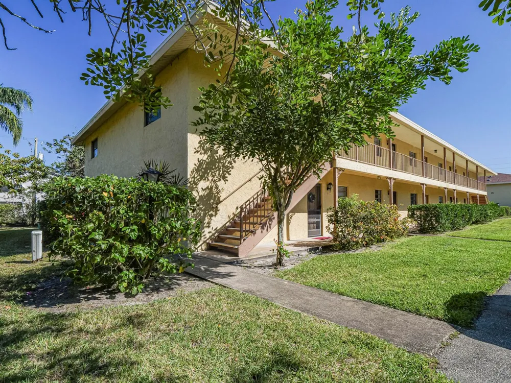 400 18th Street #G2 Vero Beach, FL 32960