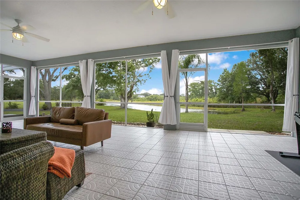 19616 LIVINGSTON AVENUE Lutz, FL 33559