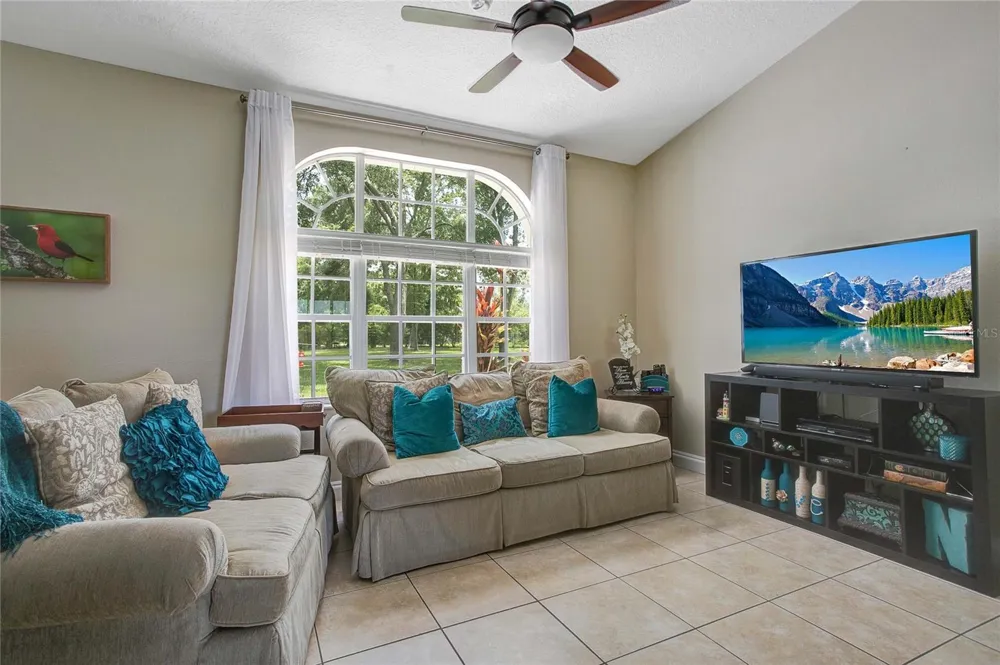 19616 LIVINGSTON AVENUE Lutz, FL 33559