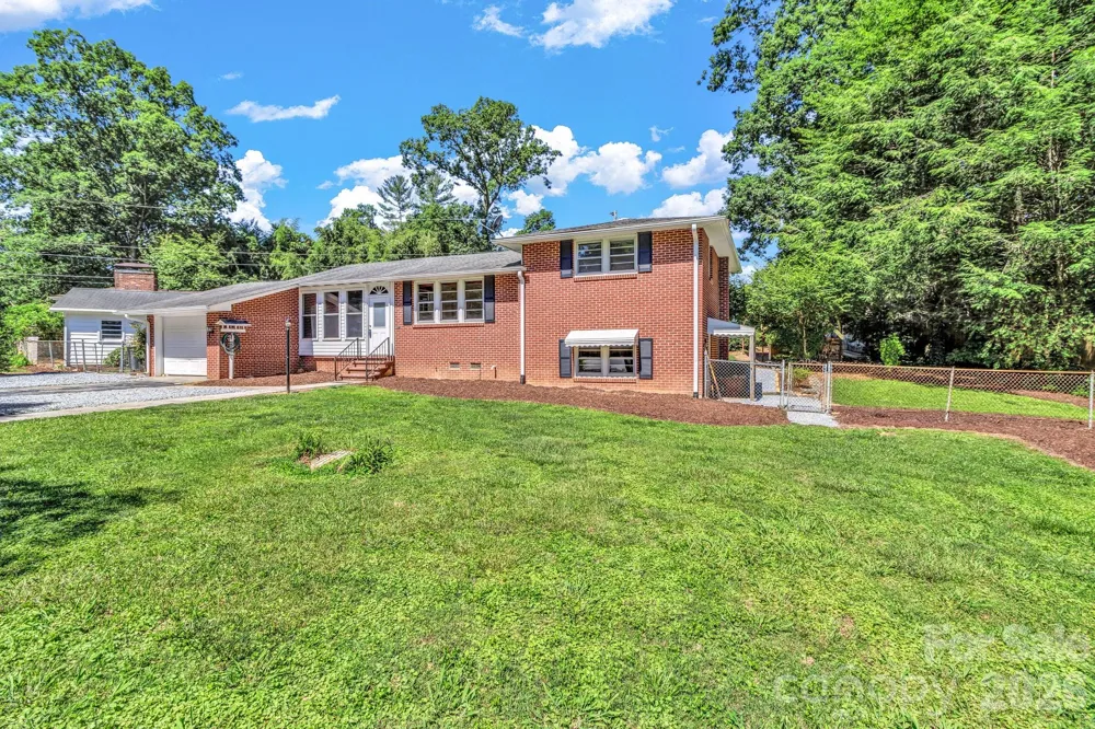 907 W Blue Ridge Road East Flat Rock, NC 28726