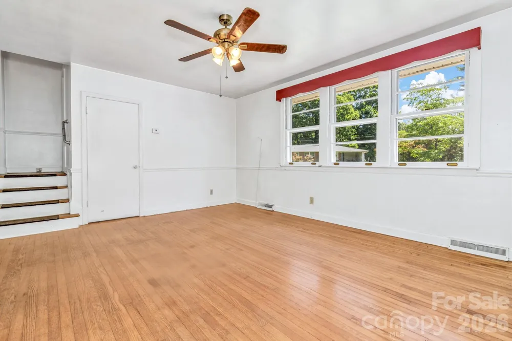 907 W Blue Ridge Road East Flat Rock, NC 28726
