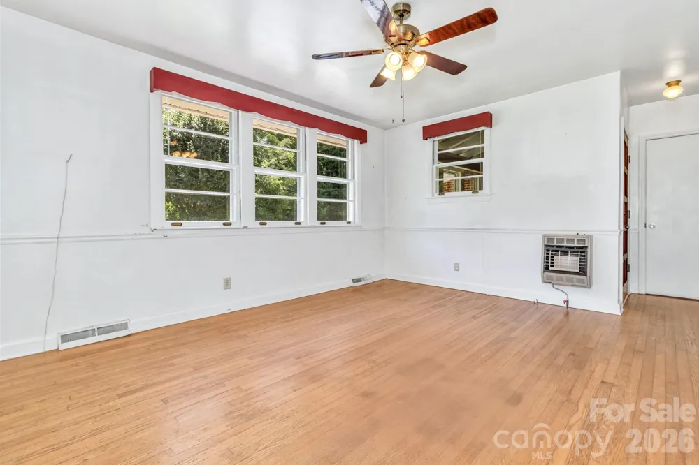 907 W Blue Ridge Road East Flat Rock, NC 28726