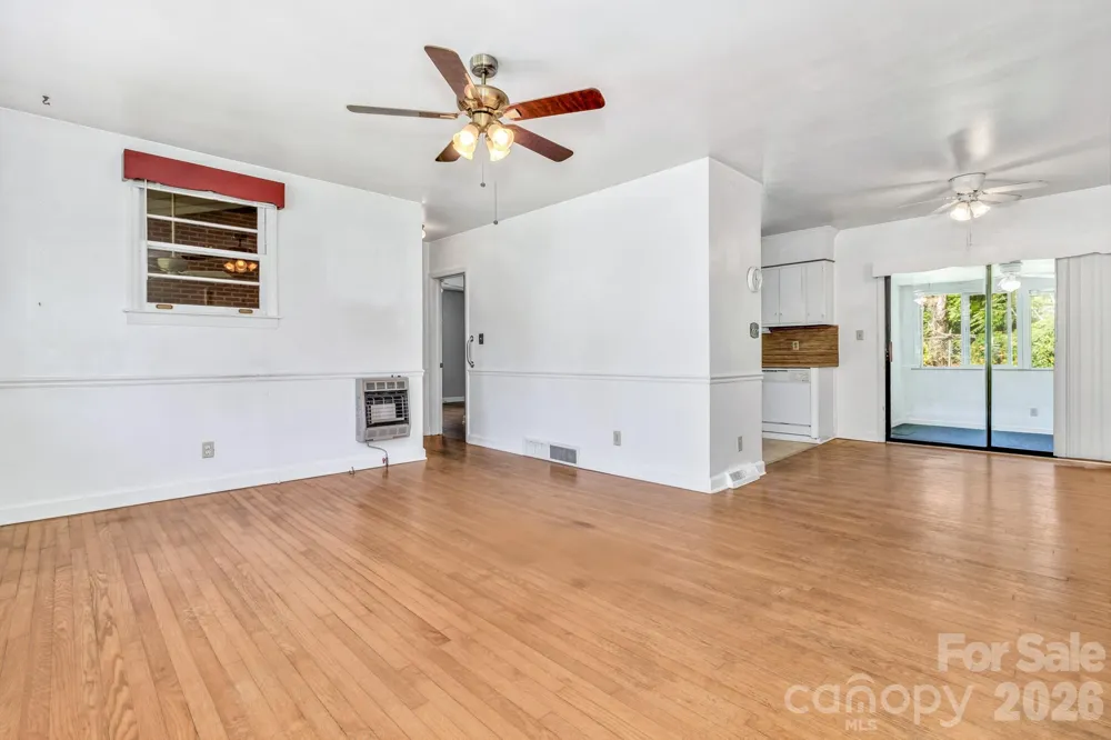 907 W Blue Ridge Road East Flat Rock, NC 28726