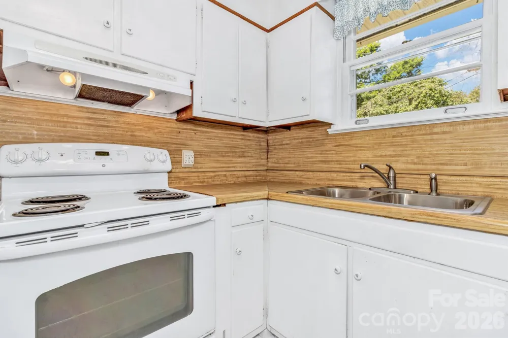 907 W Blue Ridge Road East Flat Rock, NC 28726
