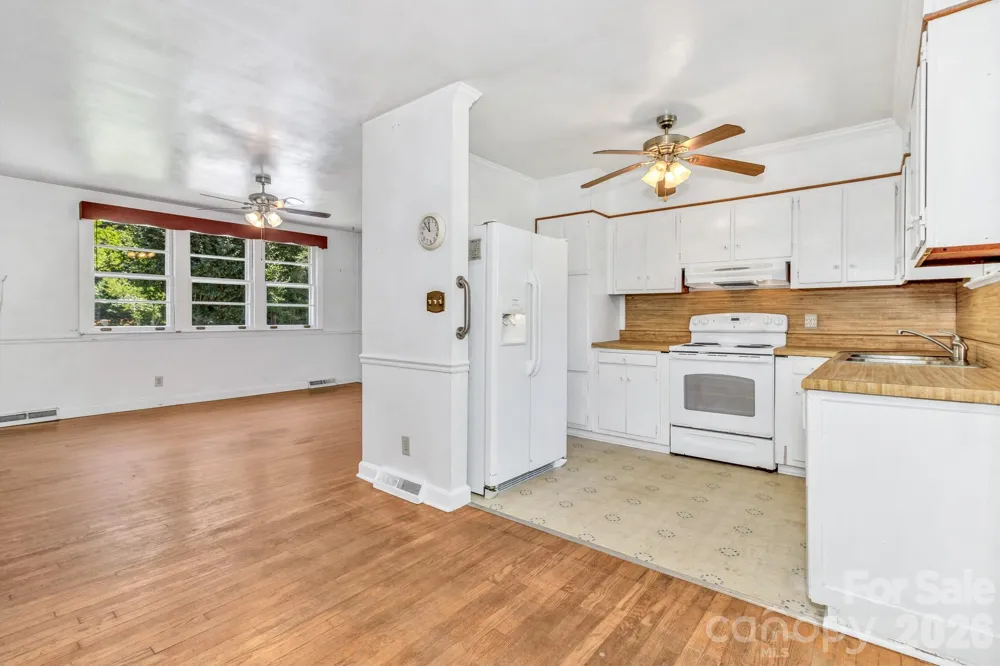 907 W Blue Ridge Road East Flat Rock, NC 28726