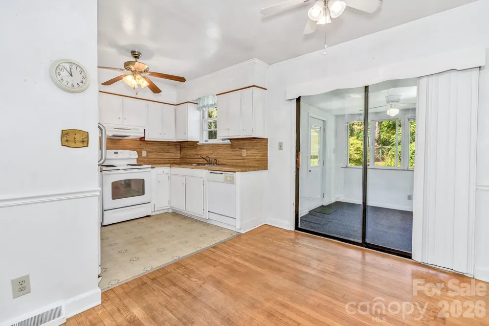 907 W Blue Ridge Road East Flat Rock, NC 28726