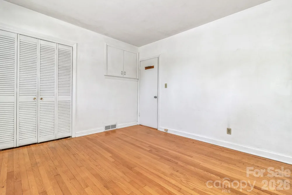 907 W Blue Ridge Road East Flat Rock, NC 28726