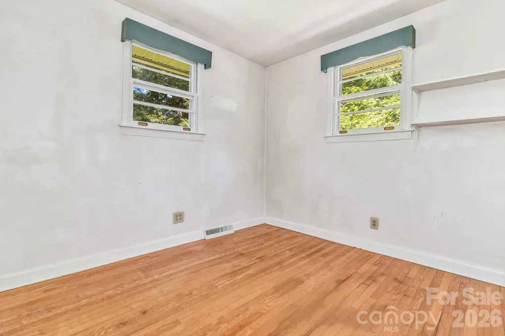 907 W Blue Ridge Road East Flat Rock, NC 28726