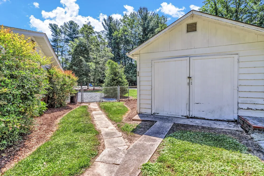 907 W Blue Ridge Road East Flat Rock, NC 28726