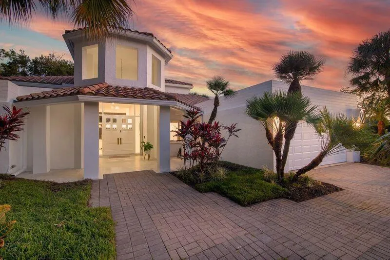 1084 Seagull Park Road S West Palm Beach, FL 33411
