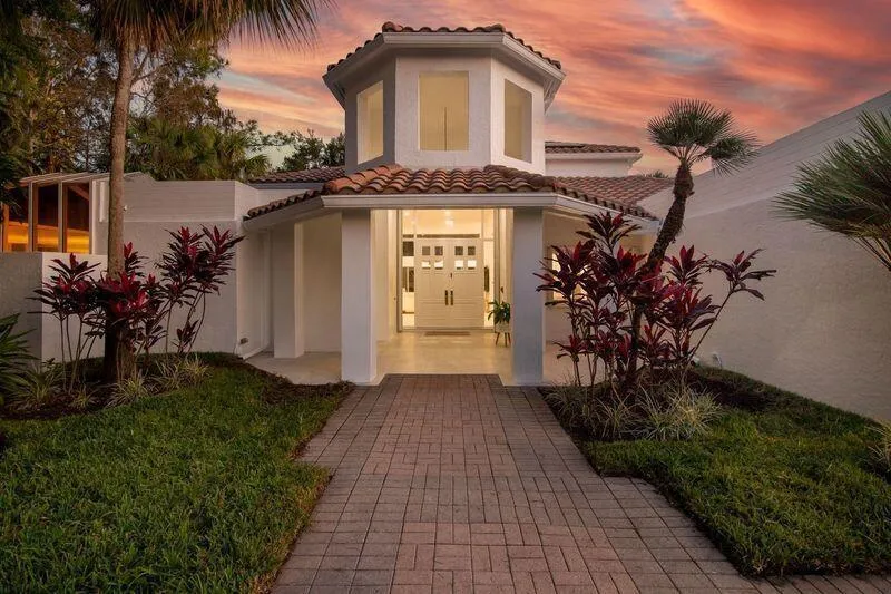 1084 Seagull Park Road S West Palm Beach, FL 33411
