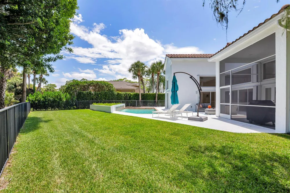 1084 Seagull Park Road S West Palm Beach, FL 33411