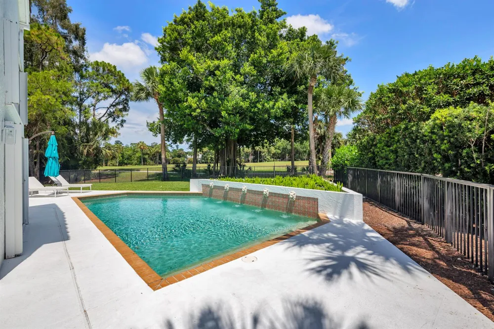 1084 Seagull Park Road S West Palm Beach, FL 33411