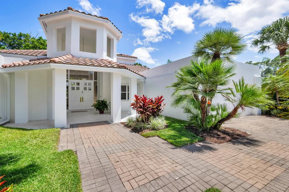 1084 Seagull Park Road S West Palm Beach, FL 33411