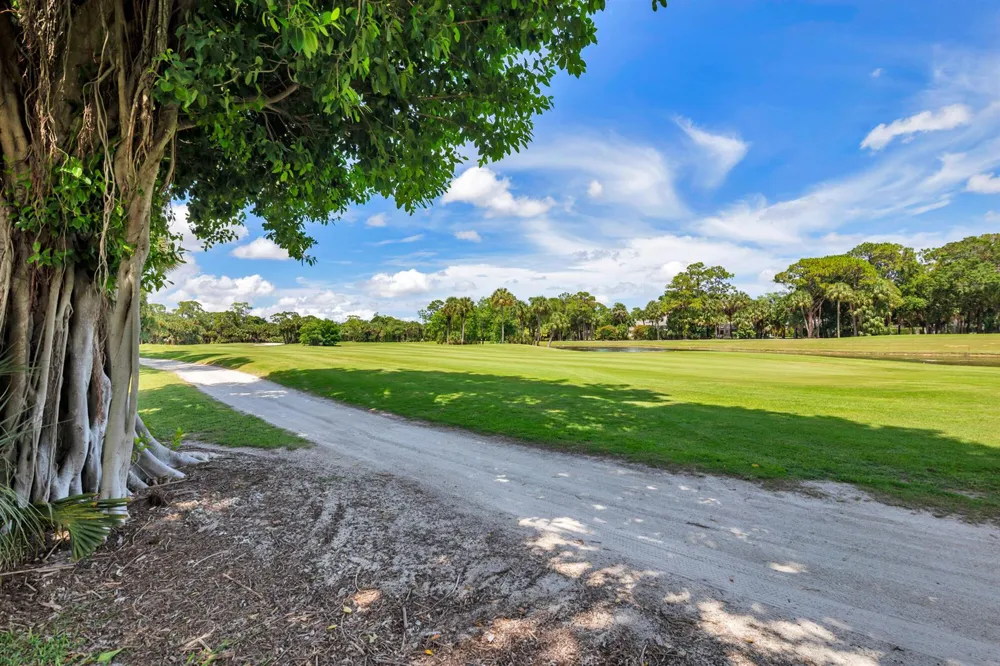 1084 Seagull Park Road S West Palm Beach, FL 33411