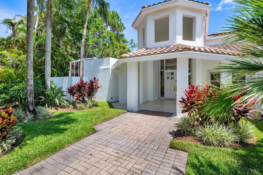 1084 Seagull Park Road S West Palm Beach, FL 33411