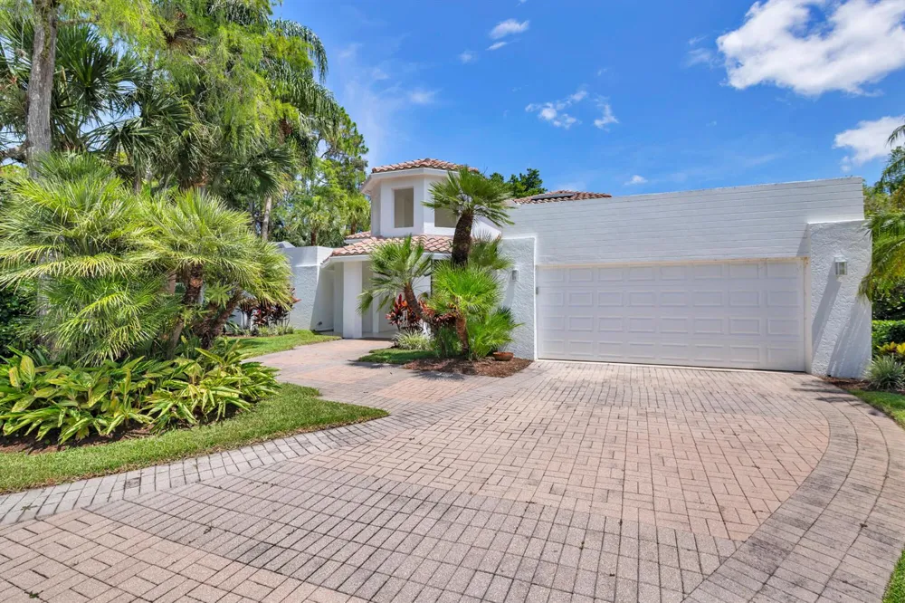 1084 Seagull Park Road S West Palm Beach, FL 33411