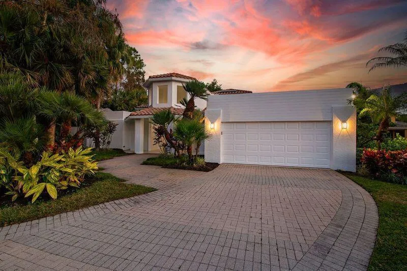 1084 Seagull Park Road S West Palm Beach, FL 33411