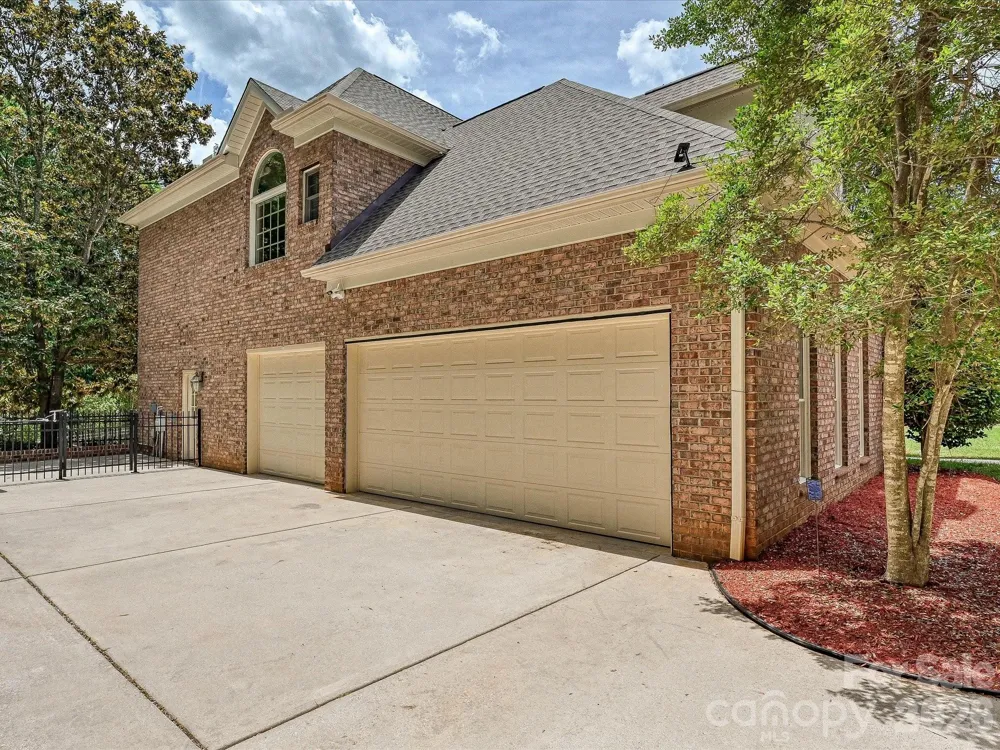 2744 W Pinewood Road Chester, SC 29706