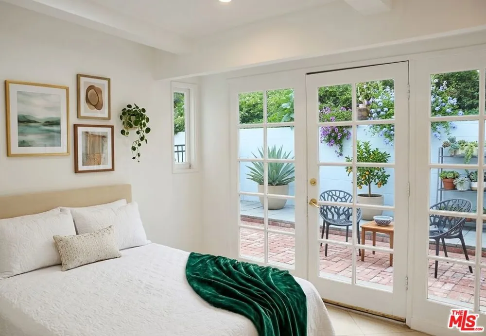 1265 Bienveneda Avenue Pacific Palisades, CA 90272