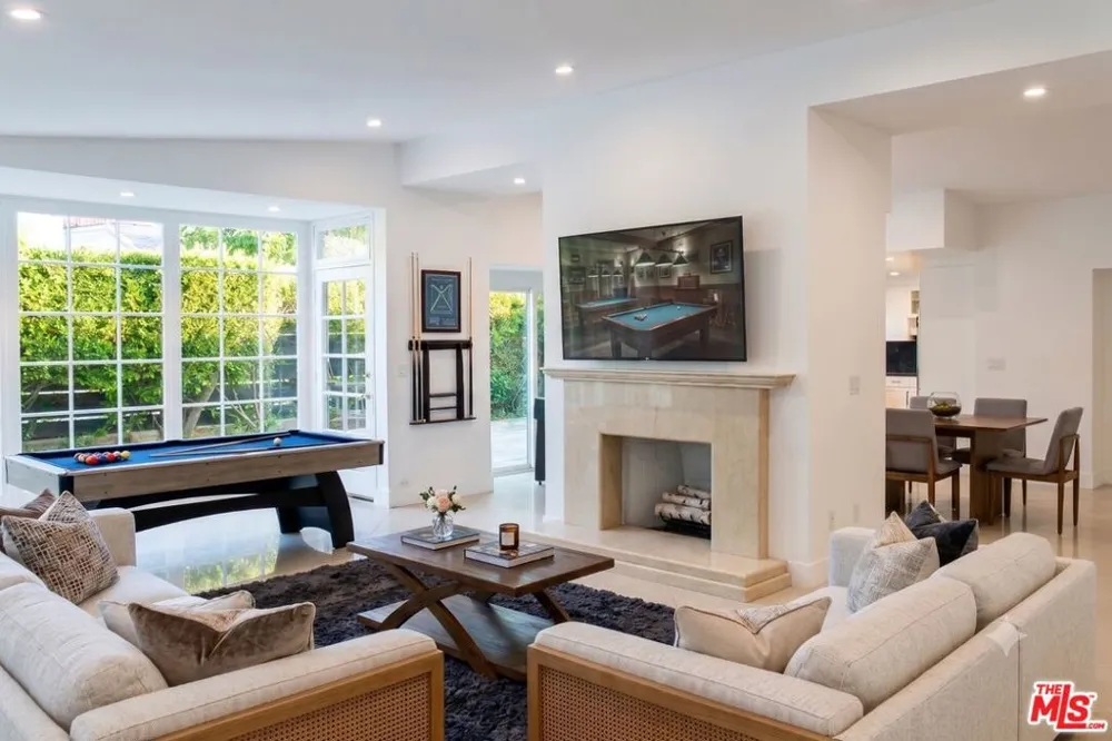 1265 Bienveneda Avenue Pacific Palisades, CA 90272