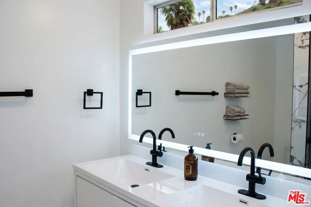 1265 Bienveneda Avenue Pacific Palisades, CA 90272