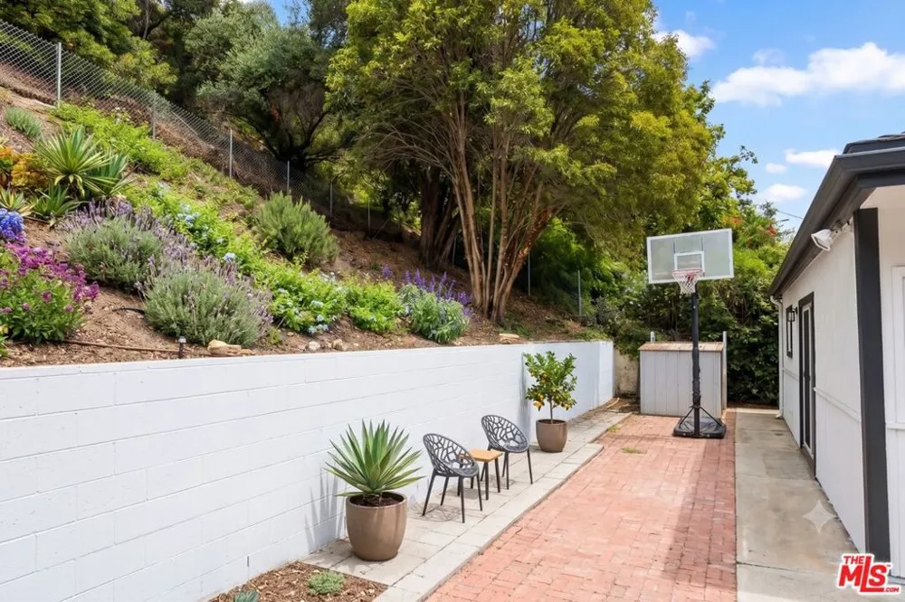 1265 Bienveneda Avenue Pacific Palisades, CA 90272