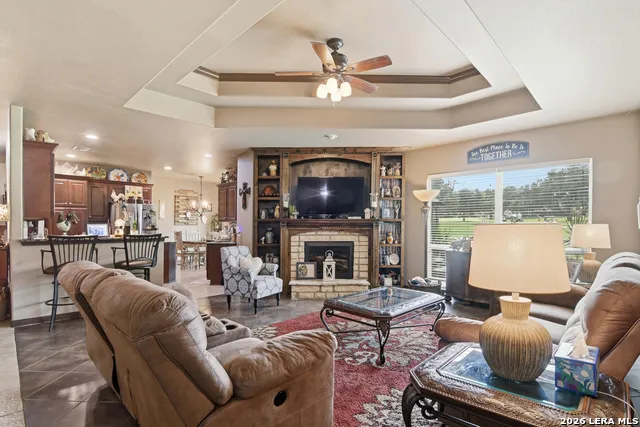 612 Jack Nickolaus Dr Devine, TX 78016
