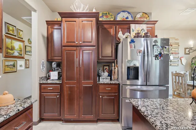 612 Jack Nickolaus Dr Devine, TX 78016