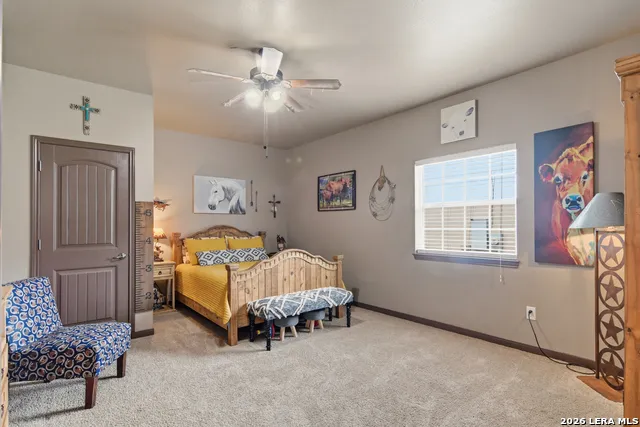 612 Jack Nickolaus Dr Devine, TX 78016