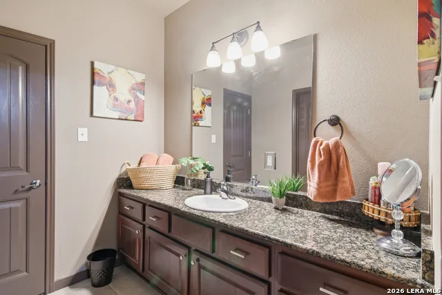 612 Jack Nickolaus Dr Devine, TX 78016