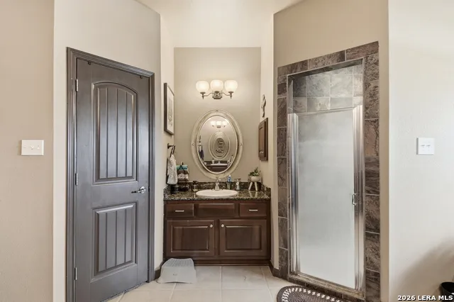 612 Jack Nickolaus Dr Devine, TX 78016