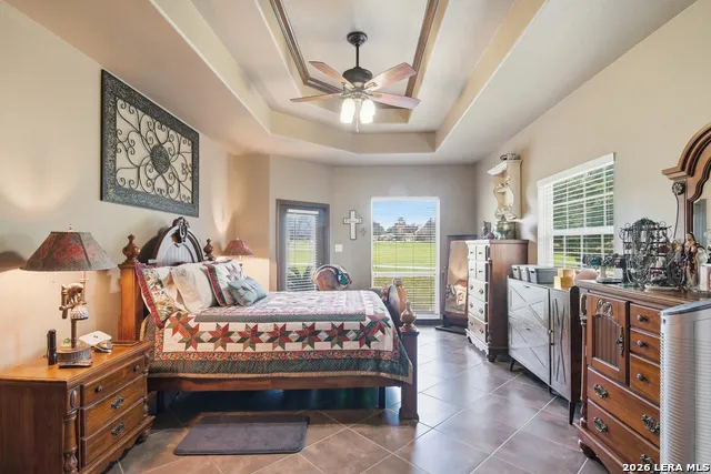 612 Jack Nickolaus Dr Devine, TX 78016