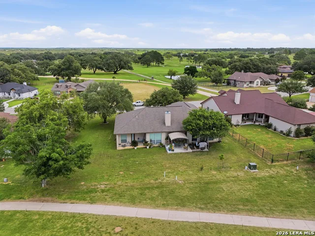 612 Jack Nickolaus Dr Devine, TX 78016