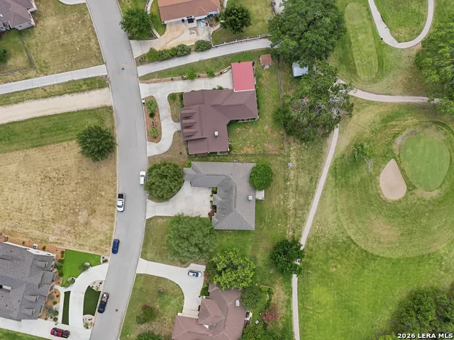 612 Jack Nickolaus Dr Devine, TX 78016