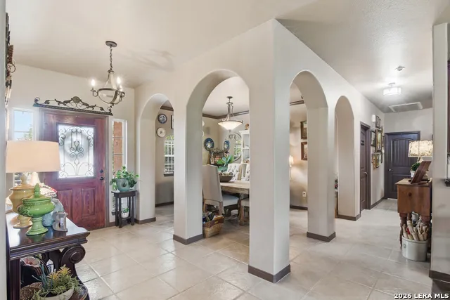 612 Jack Nickolaus Dr Devine, TX 78016