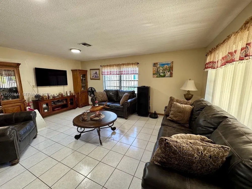 15940 NW 37th Pl Miami Gardens, FL 33054
