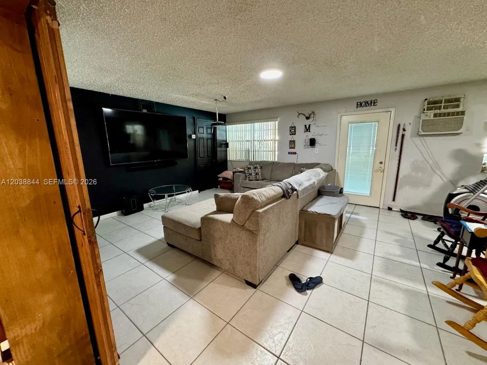 15940 NW 37th Pl Miami Gardens, FL 33054