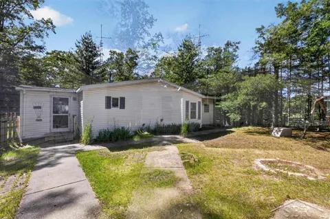 7059 Chain Lake Drive