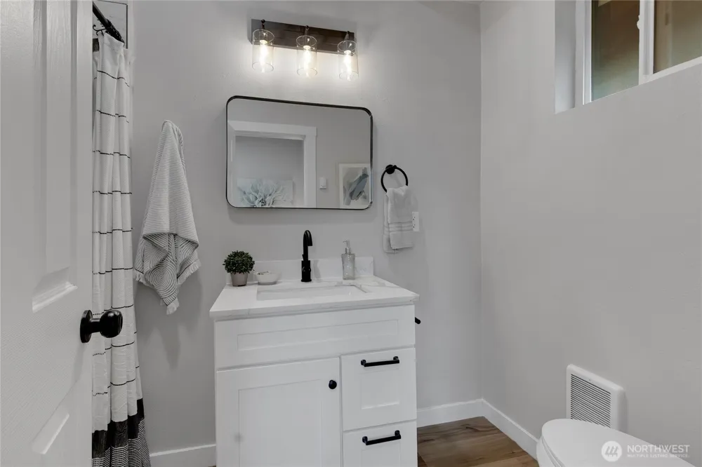 307 S Exchange Street Aberdeen, WA 98520