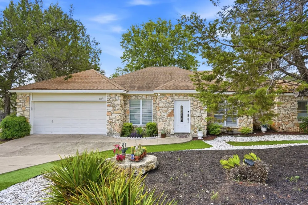 267 Mooring Circle Lakeway, TX 78734