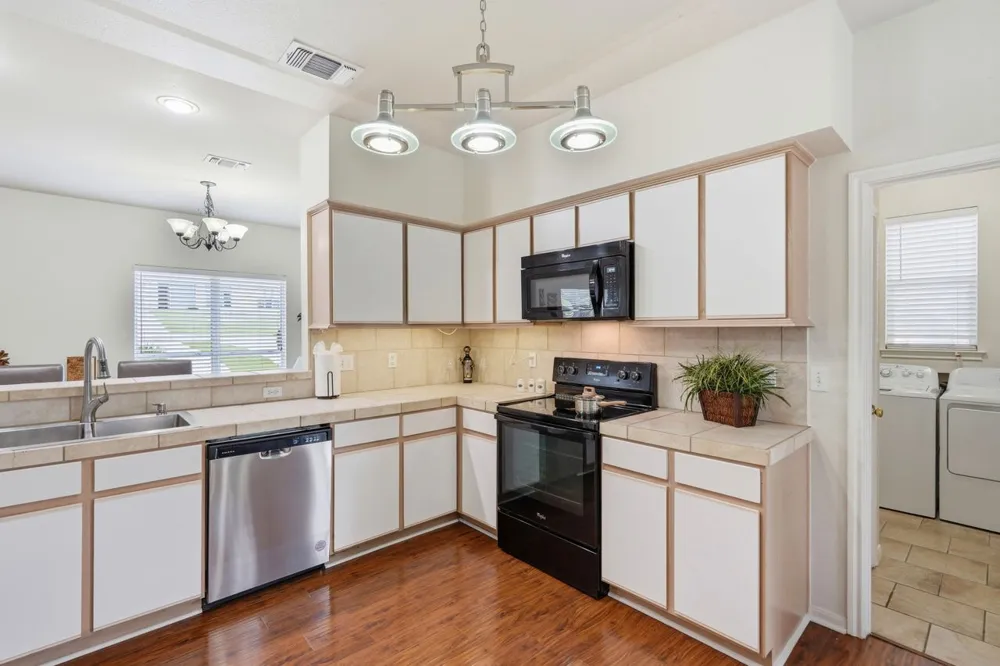 267 Mooring Circle Lakeway, TX 78734