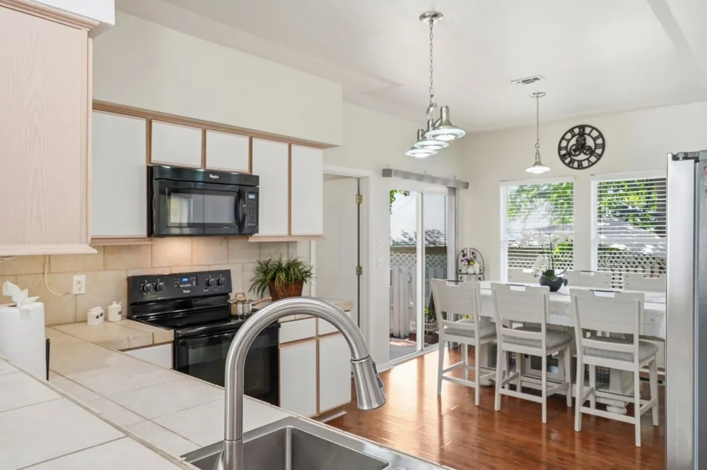 267 Mooring Circle Lakeway, TX 78734