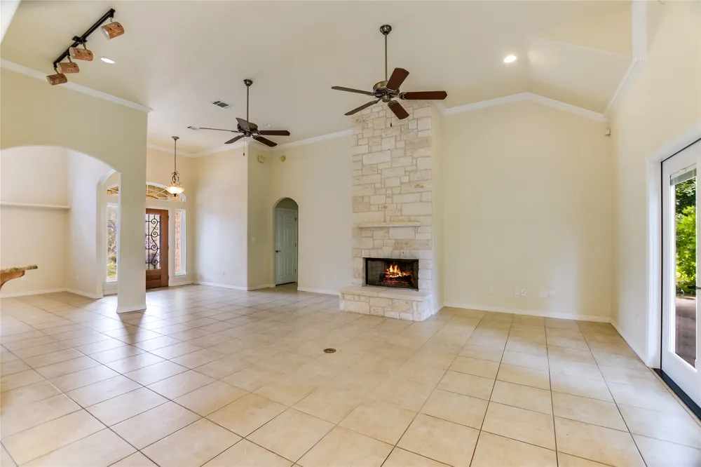 1002 Madison Circle Marble Falls, TX 78654