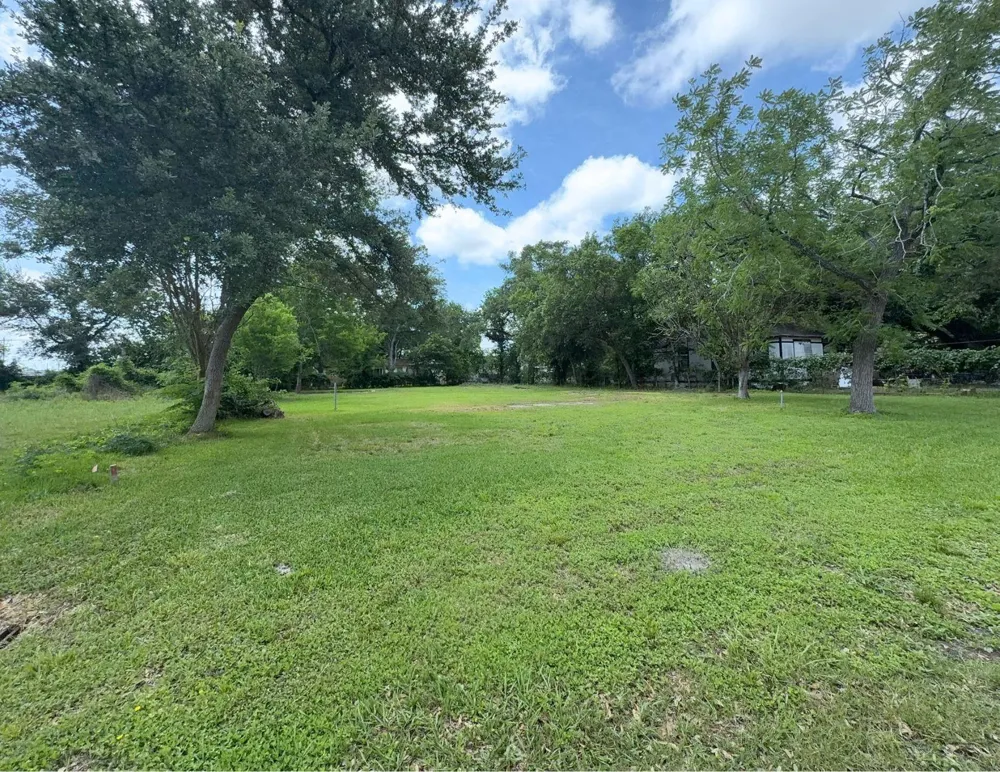 1819 Neuman Street La Marque, TX 77568